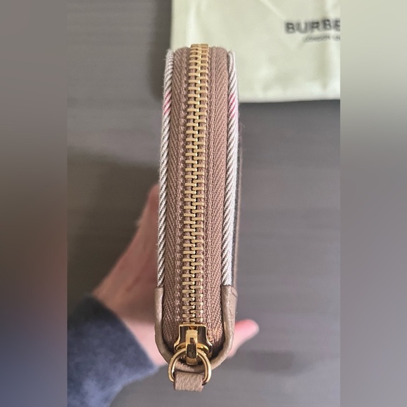 BURBERRY Authentic Zip Around Wallet Nova Check Chestnut and Mocha Leather - Picture 5 of 8